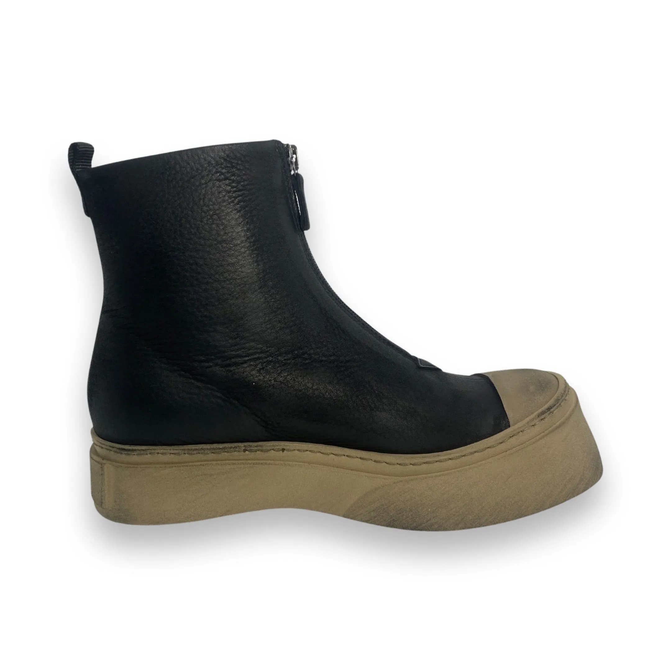 2745 - Fonda Boot in Black/Ecru