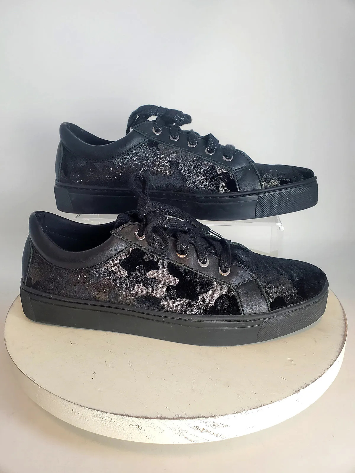 The Flexx Size 9 (40.5) Black & Bronze Camoflage Sneakers