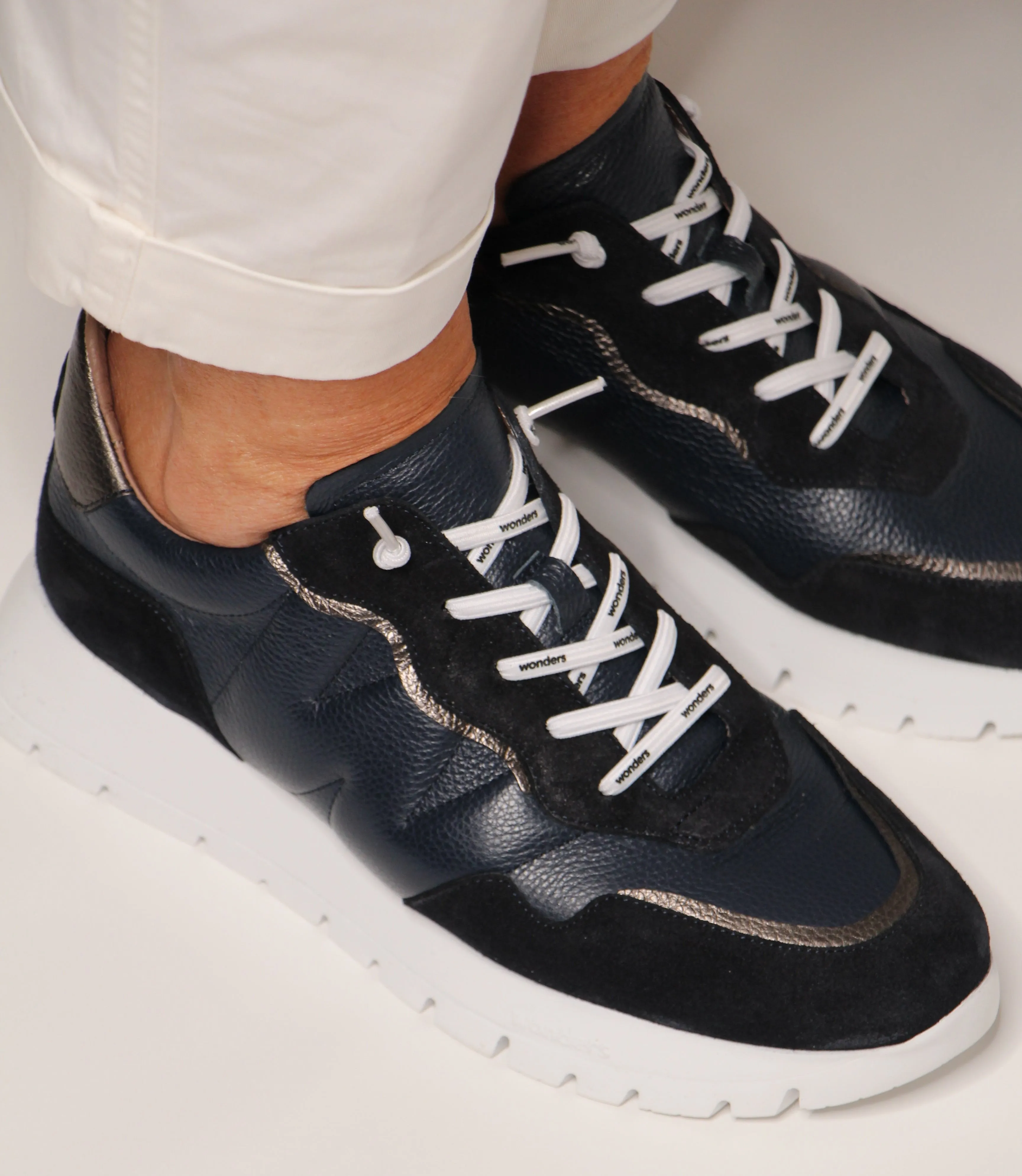 Wonders A-2473 Navy and White Trainer